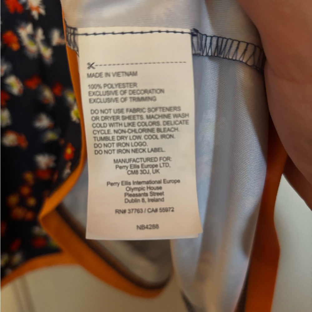 Callaway Floral Golf Dress with Orange Accents. Size Small - Picture 4 of 4